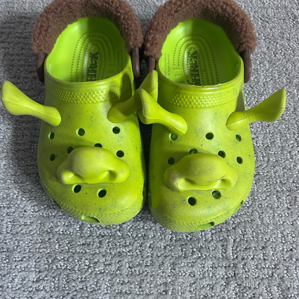 CROCS Shrek Green Water Shoes with Ventilation and Adjustable Strap